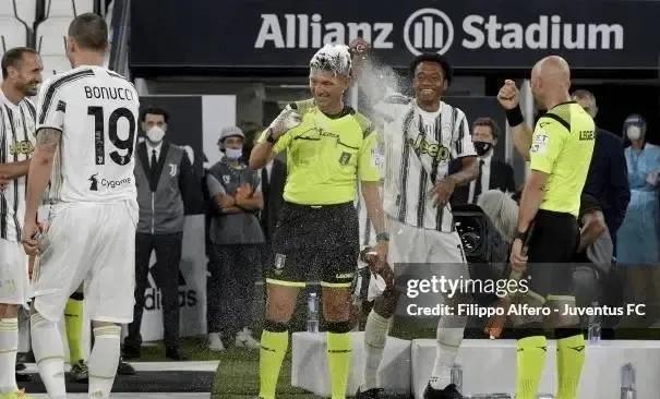 国际比赛日欧冠传出新动向；巴塞罗那刷新队史纪录；管理层表态：球迷炸锅；纪律约束更严格的简单介绍