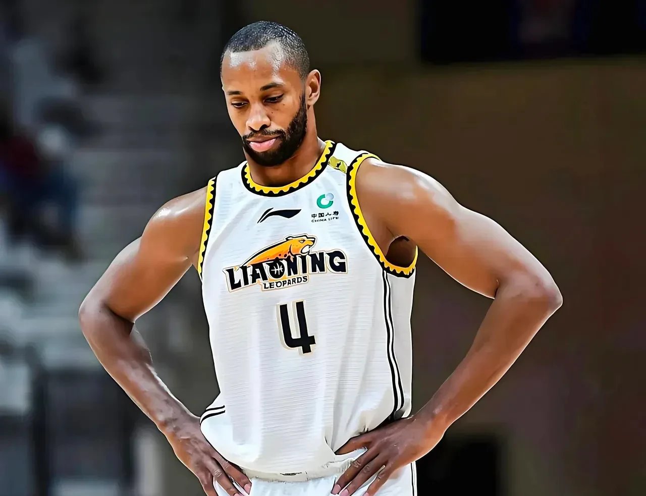 转折点山东男篮官宣签约，CBA季后赛今夜攻防权衡，悬念犹存，轮换策略成焦点的简单介绍